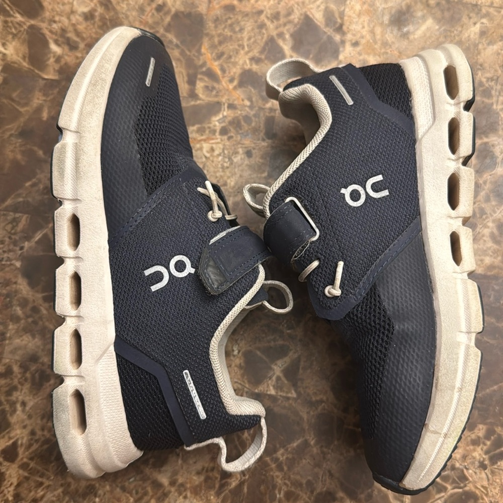 On Running On Kids Cloud Play Sneakers